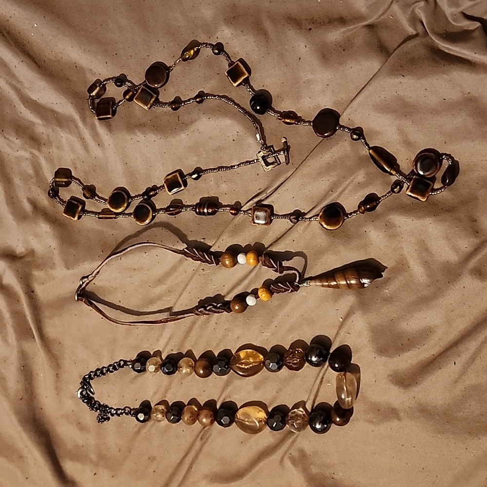 Costume Necklace (J23)